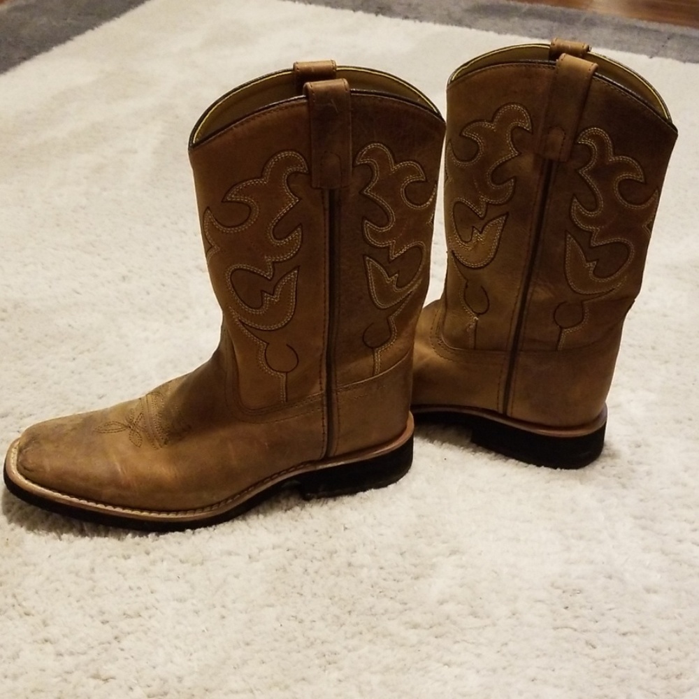 Boys camel colored cowboy boots